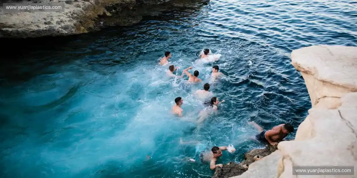 💥实时弹幕互动,与全球球迷共沸腾!⚽️